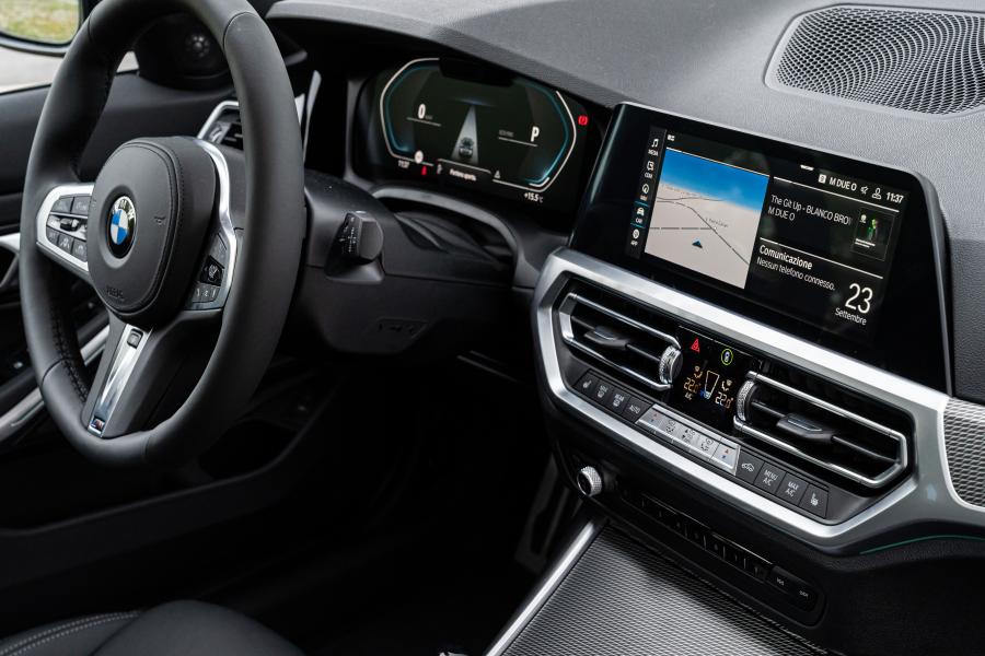 Панель приборов BMW 320d Touring M Sport (G21) 2019 года  (WW) (фото 11 из 33)